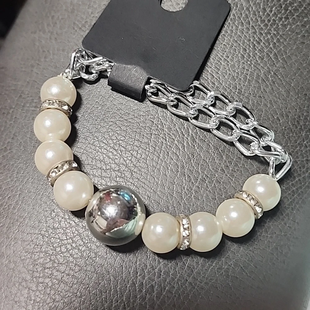 💥4 For $20💥Pearl and Silver Tone Bracelet